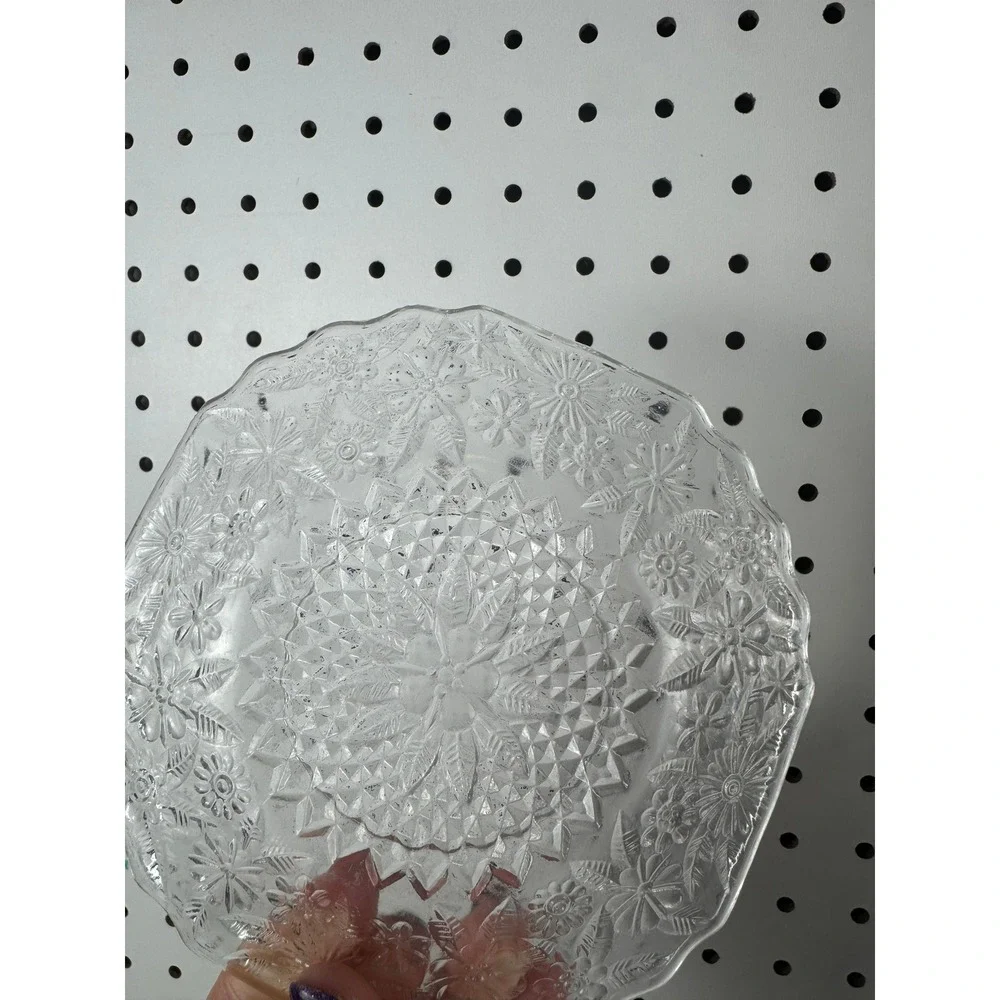 Vintage‎ Clear Pressed Glass Floral Starburst Scalloped 6 Inch Plates Set of 4